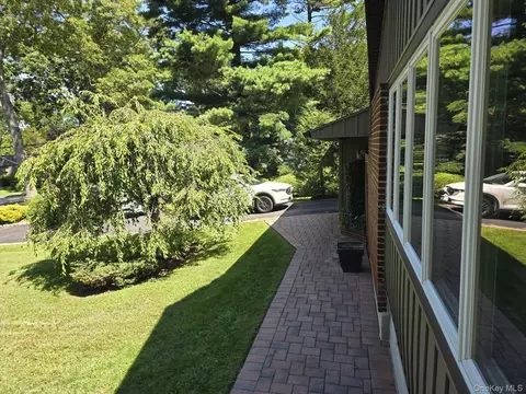 Exterior - 271 Terry Rd, Smithtown, NY 11787 photo 5 of 10