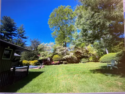 Exterior - 271 Terry Rd, Smithtown, NY 11787 photo 6 of 10
