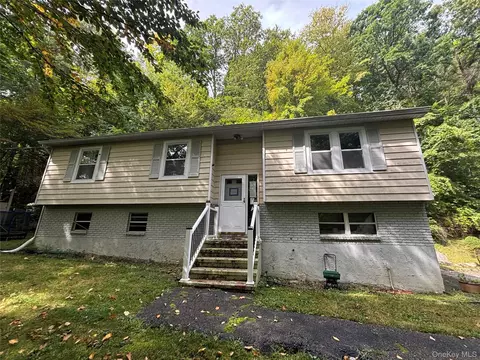 205 Canopus Hollow Rd, Putnam Valley, NY 10579