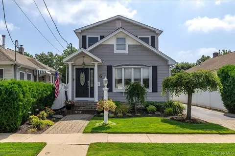 6 Wall St, Farmingdale, NY 11735