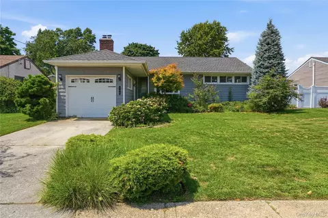 188 1st Ave, Massapequa Park, NY 11762