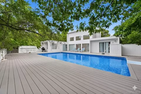 23 Deerfield Way, Quogue, NY 11959