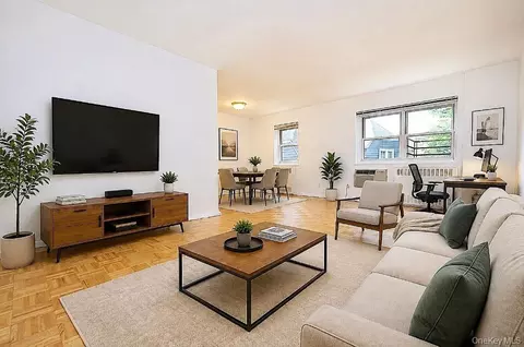 111 E Hartsdale Ave #3D, Greenburgh, NY 10530