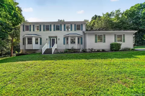 80 Susan Ln, Wallkill, NY 10919