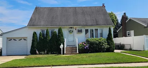671 Blackstone Ave, East Meadow, NY 11554