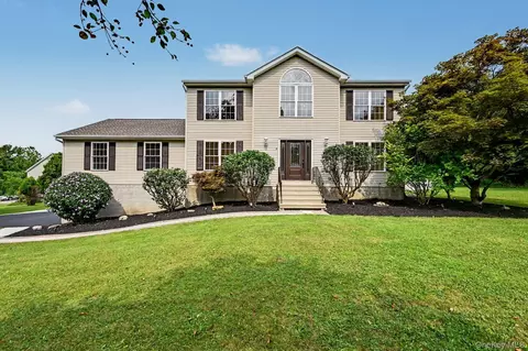 14 Storm Dr, Beekman, NY 12570