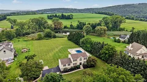 14 Storm Dr, Beekman, NY 12570