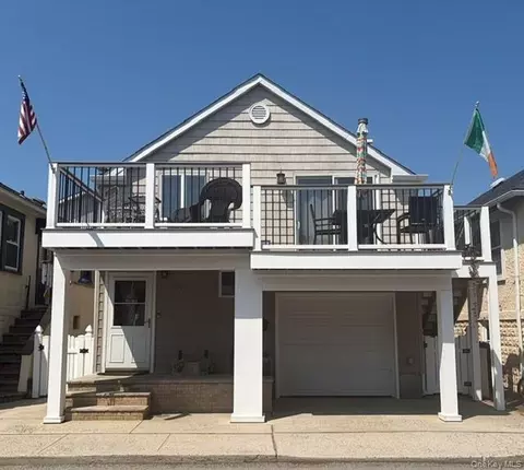 37 Louisiana St, Long Beach, NY 11561