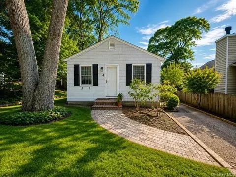 4 Vine St, Hampton Bays, NY 11946