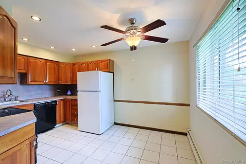 Kitchen - 29 Manor Dr #29, Cornwall, NY 12518 photo 1 of 2
