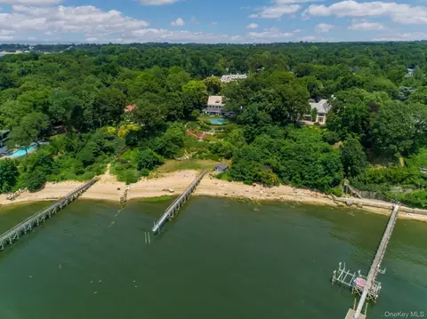 10 Hicks Ln, North Hempstead, NY 11050