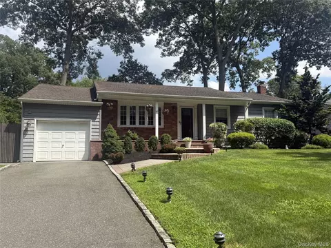 47 March Ct, Selden, NY 11784