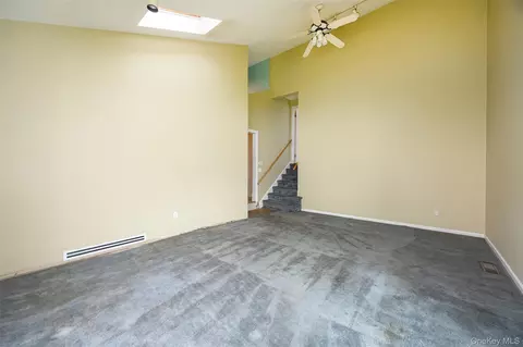 Living - 34 Riverview Dr, Fishkill, NY 12524 photo 4 of 5