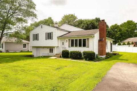 Exterior - 34 Riverview Dr, Fishkill, NY 12524 photo 2 of 6