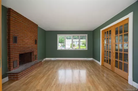 Living - 34 Riverview Dr, Fishkill, NY 12524 photo 2 of 5