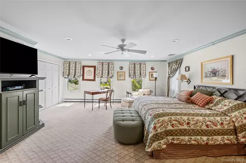 Bedroom - 16 Winthrop Rd, Plainview, NY 11803 photo 4 of 4