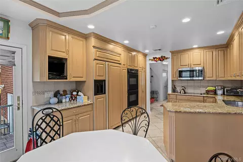 Kitchen - 16 Winthrop Rd, Plainview, NY 11803 photo 2 of 3