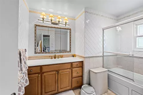 Bath - 16 Winthrop Rd, Plainview, NY 11803 photo 1 of 6