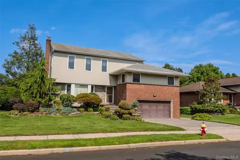 Exterior - 16 Winthrop Rd, Plainview, NY 11803 photo 7 of 8