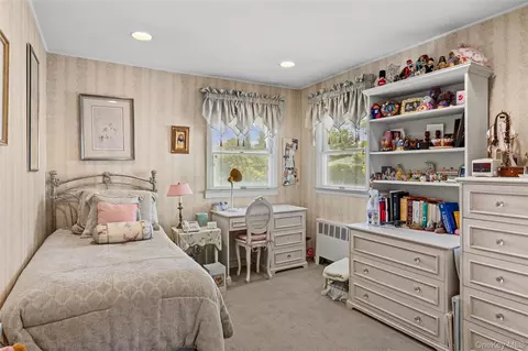 Bedroom - 16 Winthrop Rd, Plainview, NY 11803 photo 1 of 4