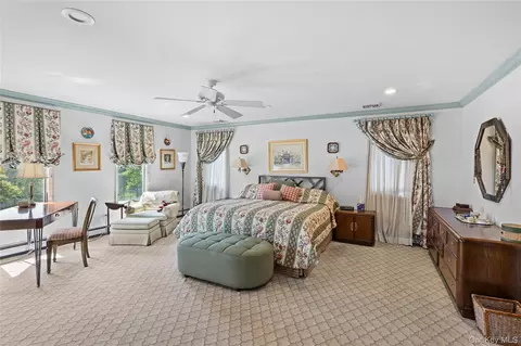 Bedroom - 16 Winthrop Rd, Plainview, NY 11803 photo 3 of 4