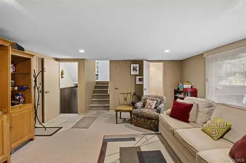Other - 16 Winthrop Rd, Plainview, NY 11803 photo 5 of 7