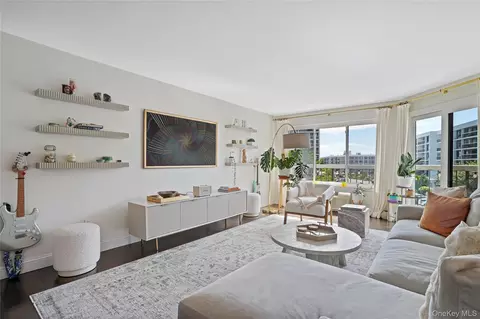 100 High Pt #401, Greenburgh, NY 10530