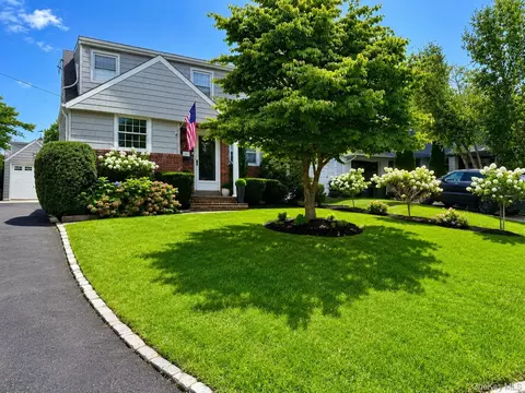 76 Highfield Ave, North Hempstead, NY 11050