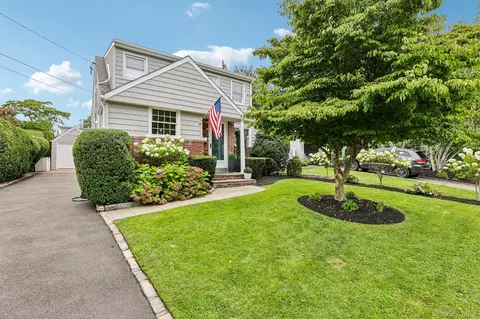 76 Highfield Ave, North Hempstead, NY 11050