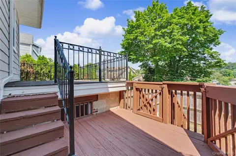 Exterior - 684 Marion Ave, Peekskill, NY 10566 photo 4 of 7