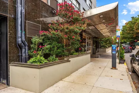 125-10 Queens Blvd #716, New York, NY 11415