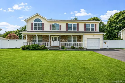 12 Nostrand Ave, Brentwood, NY 11717