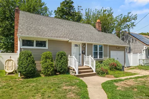163 Buffalo Ave, Lindenhurst, NY 11757