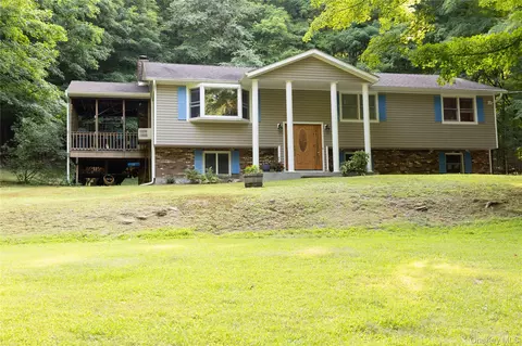 79 Watermelon Hill Rd, Mahopac, NY 10541