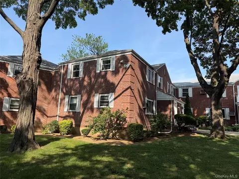 255-49 75th Ave #2ND, Glen Oaks, NY 11004