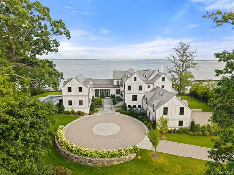104 Premium Pt, New Rochelle, NY 10801