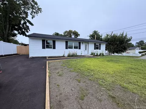 14 Marie Ln, Central Islip, NY 11722