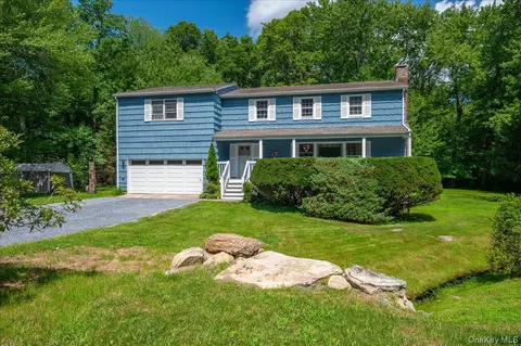 9 Laurel Rd, Lewisboro, NY 10590