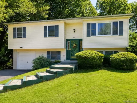 10 Andre Dr, Highland Mills, NY 10930