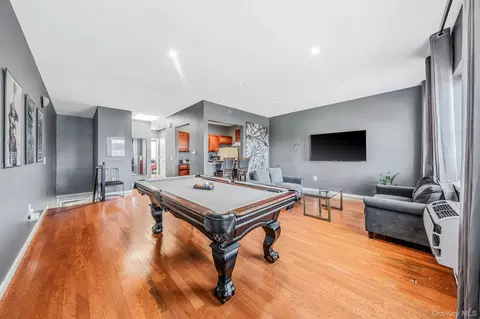821 Prospect Ave, North Hempstead, NY 11590