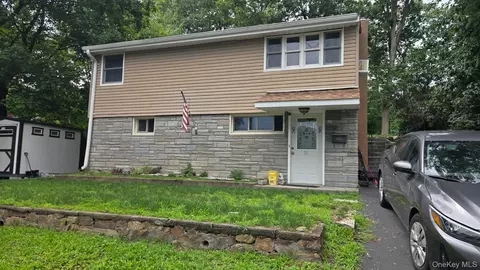 30 Villa Pkwy, Highlands, NY 10928