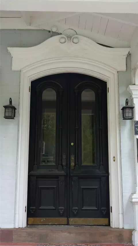Entry Way - 8 Garfield Pl, Poughkeepsie, NY 12601 photo 3 of 3