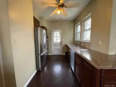 Entry Way - 8 Garfield Pl, Poughkeepsie, NY 12601 photo 1 of 3