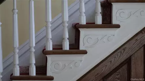 Entry Way - 8 Garfield Pl, Poughkeepsie, NY 12601 photo 2 of 3