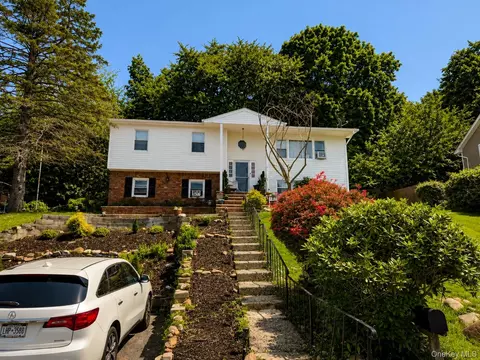 14 Rock Dr, Clarkstown, NY 10989