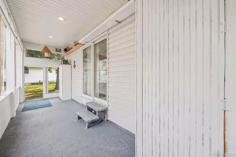 Exterior - 35 E 6th St, Patchogue, NY 11772 photo 4 of 7