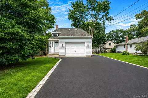 Exterior - 35 E 6th St, Patchogue, NY 11772 photo 2 of 7
