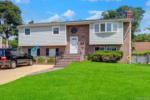 727 Peter Paul Dr, West Islip, NY 11795