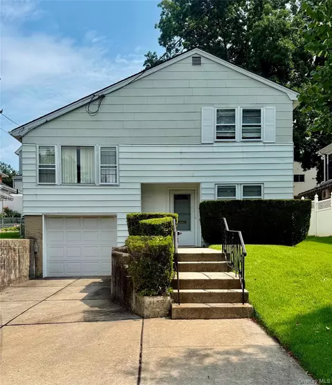 4139 248 St, New York, NY 11363