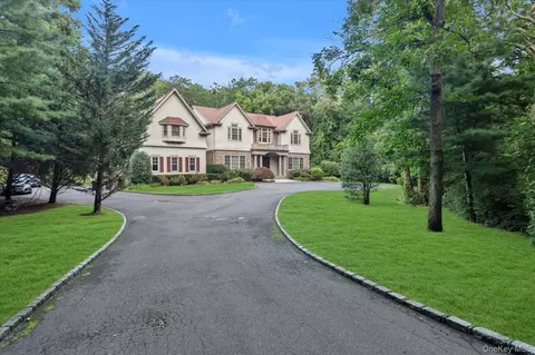 171 Stillwell Ln, Syosset, NY 11791